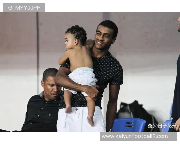 詹姆斯二儿子布莱斯在亚利桑那大学首秀表现出色有望参加2026年NBA选秀